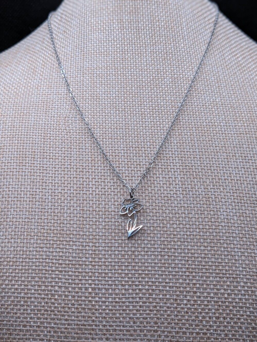 Daffodil Necklace
